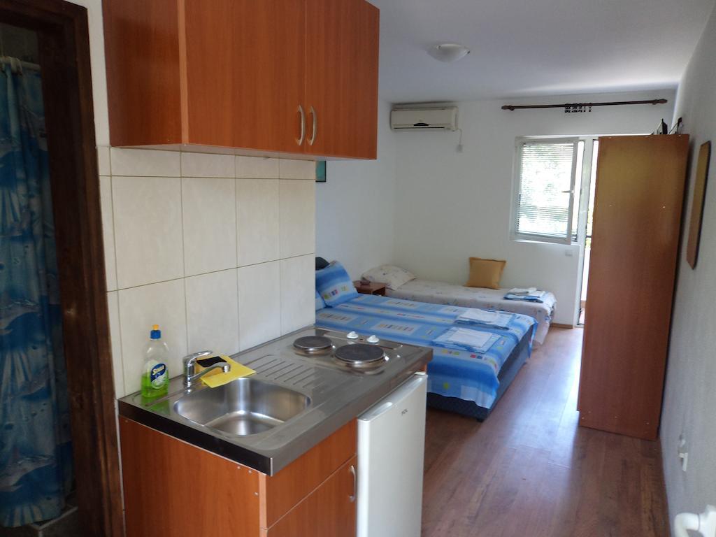 Bed And Breakfast Mediteran Bar Buitenkant foto