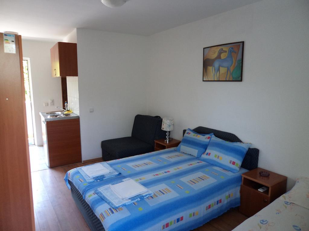 Bed And Breakfast Mediteran Bar Buitenkant foto