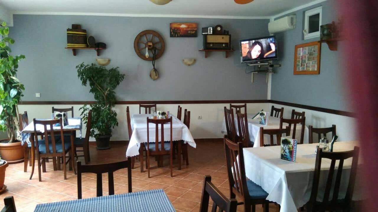 Bed And Breakfast Mediteran Bar Buitenkant foto